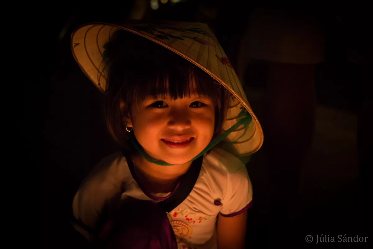 Vietnamese-girl-faces-of-Asia-juliasanphotography Faces of Asia: Vietnamese girl in the light of candles