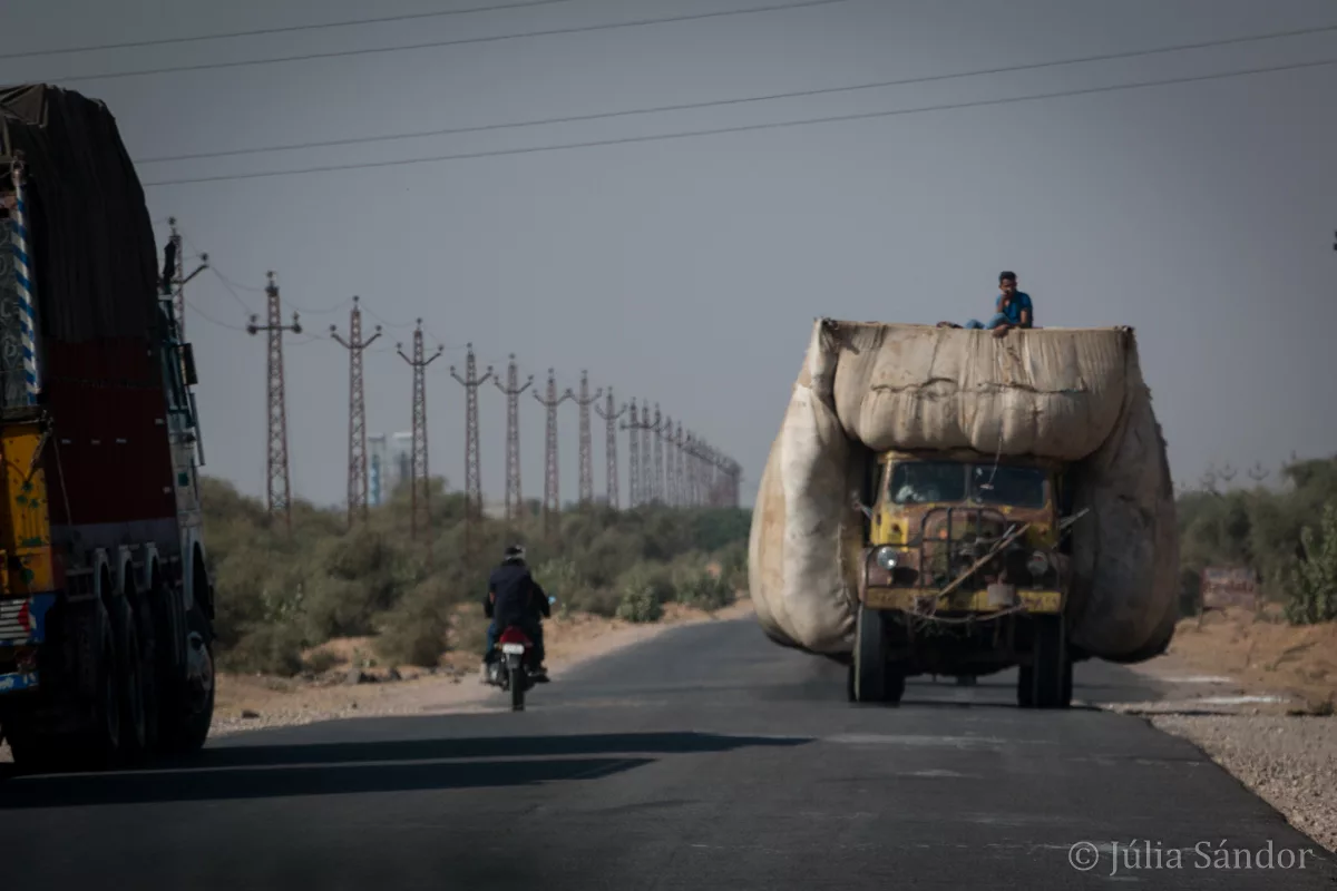 Traffic in India Peculiarities India
