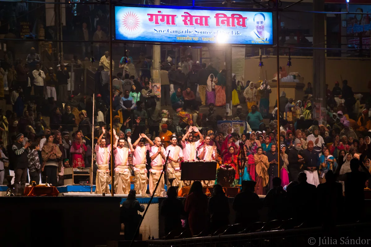 Aarti Ganga: Evening ceremony at the Ganges